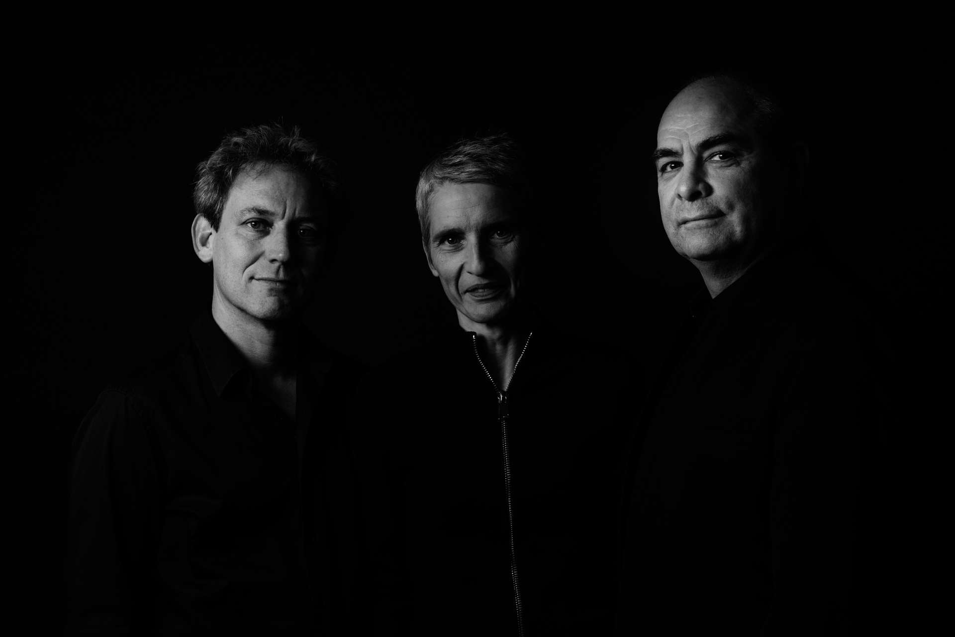 Le trio de musiciens de gauche à droite : David Grimal, Anne Gastinel et Philippe Cassard.