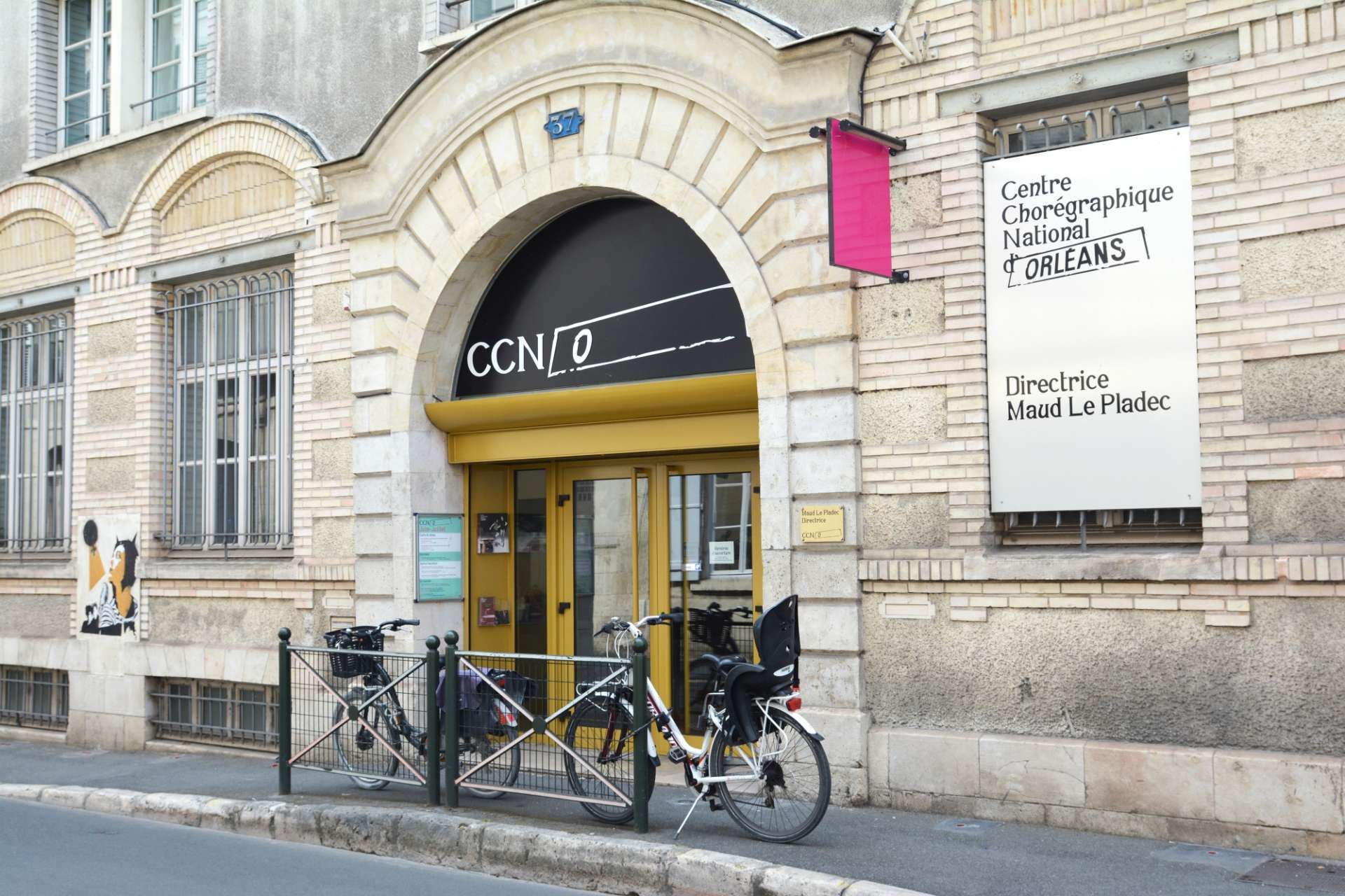 Façade du Centre chorégraphique national d'Orléans situé rue du Bourdon Blanc à Orléans. 